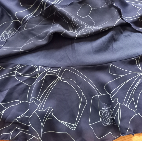 LAURA PLUS feminine skirt made of light material - Picture 4 of 6